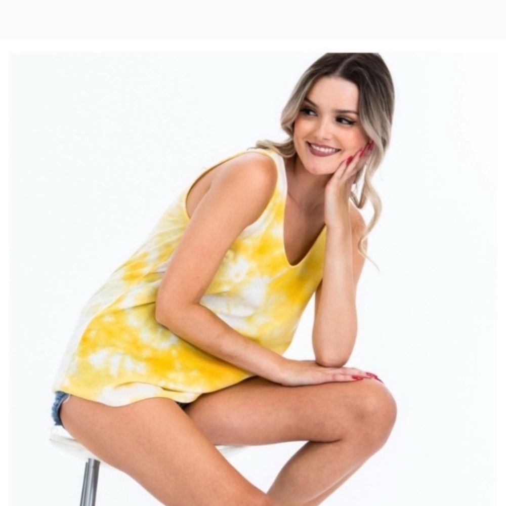 Yellow tie dye knit top. NWT